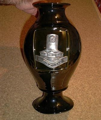Kerámia váza fémöntvénnyel
